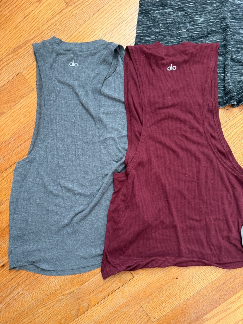 Alo Yoga Tank Tops Set of 4 Size small - Picture 3 of 5